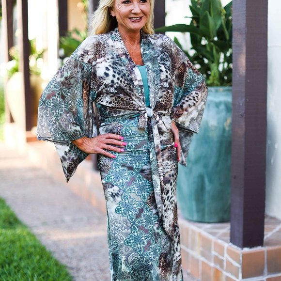 NWT Save The Faith Animal Medallion Kimono - Picture 11 of 13